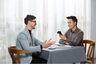 訊飛雙屏翻譯機,一款讓你盡情表達自我的智能翻譯機